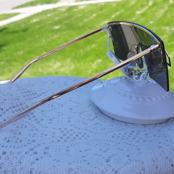 Black Semi-Rimless Oversized Shades Sunglasses - Picture 3 of 3